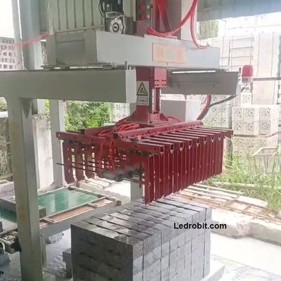 Automatização de paletização de caixas robóticas industriais controladas por PLC